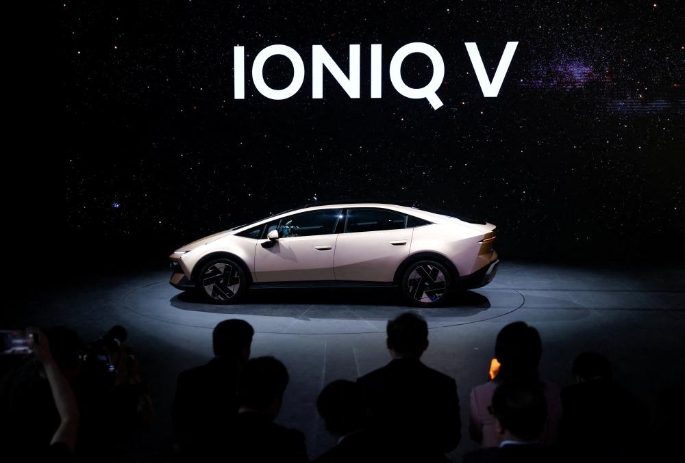 Singapore’s Electric Vehicle Surge: What Tech Learners Should Know