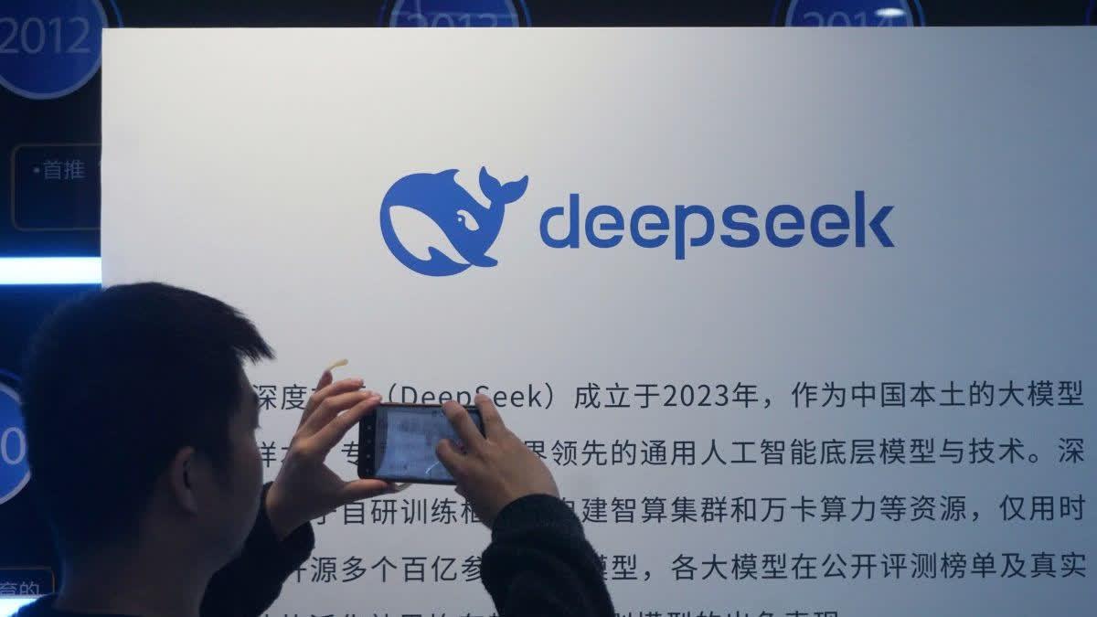 DeepSeek Unveils V4 Flash and V4 Pro LLMs: What Tech Learners Need to Know